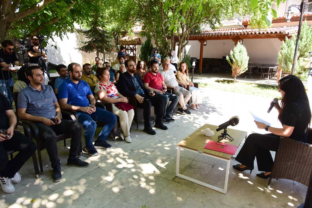 Kastamonu Üniversitesi’nde “Bilim Kafe” Etkinlikleri Başladı: İlk Söyleşi Doç. Dr. Erol Tekin ile Gerçekleşti